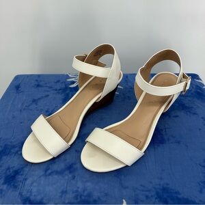 Kelly & Katie Elegant White Ankle Strap Wedge Sandals. Size 8